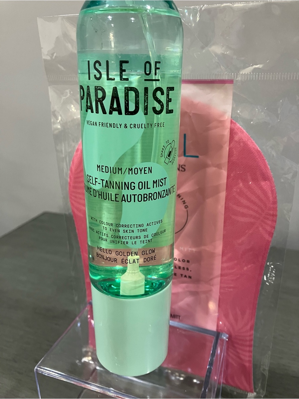 Isle of Paradise Medium Self-Tanning Oil Mist - with applicator mitt